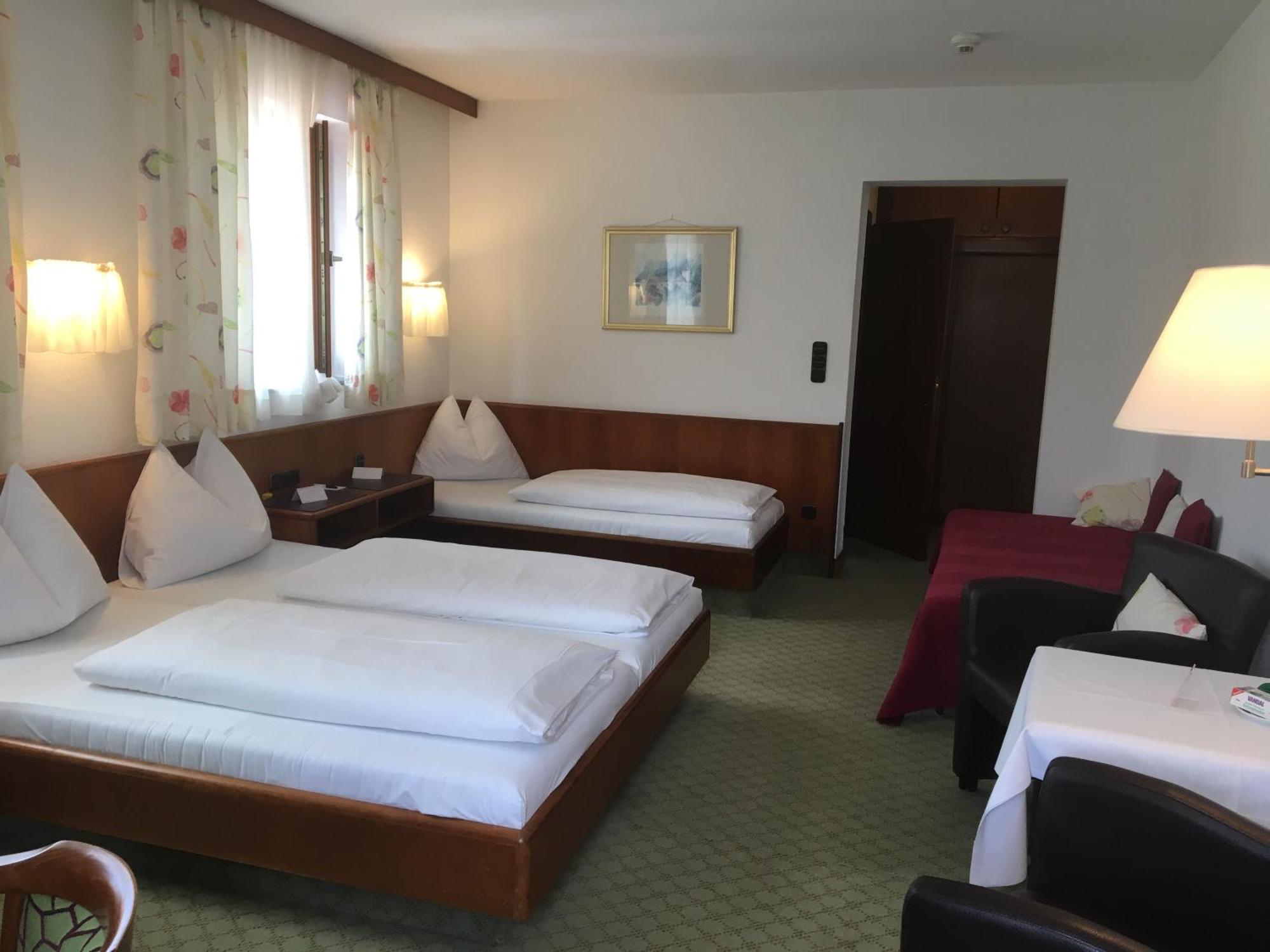 Hotel Zillners Einkehr *** Altheim ภายนอก รูปภาพ